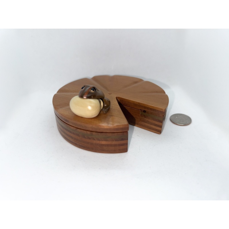 Frog and Lotus - Yasuaki Kikuchi (Karakuri)