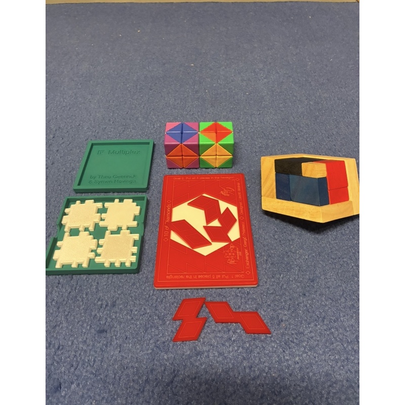 1 Lot Of 4 Puzzles