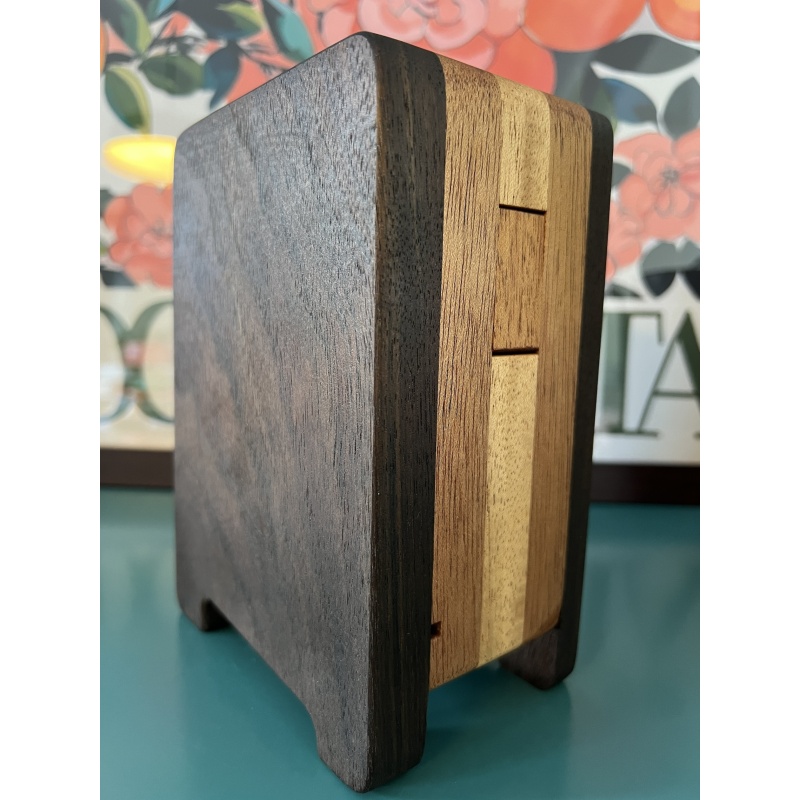 Olegs Wardrobe (by Dee Dixon / DEDwood Crafts)