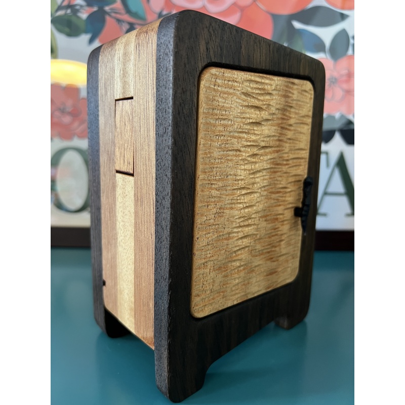 Olegs Wardrobe (by Dee Dixon / DEDwood Crafts)