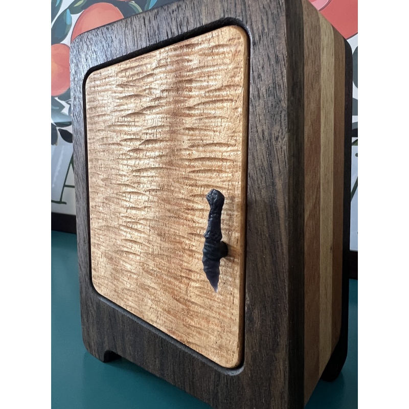 Olegs Wardrobe (by Dee Dixon / DEDwood Crafts)