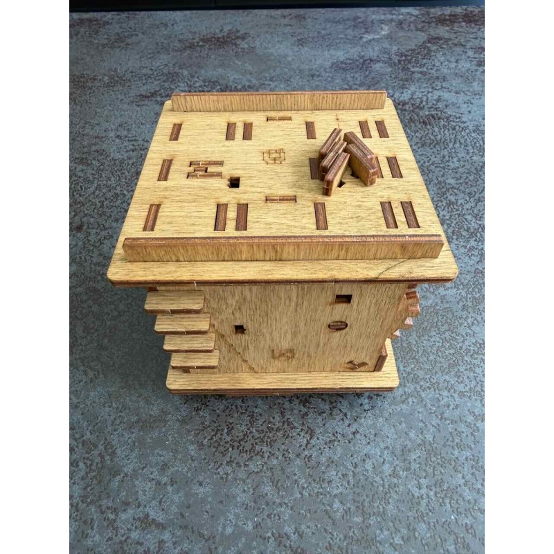 Cluebox – Schrödinger's Cat