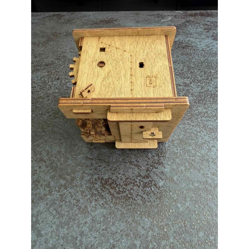 Cluebox – Schrödinger's Cat