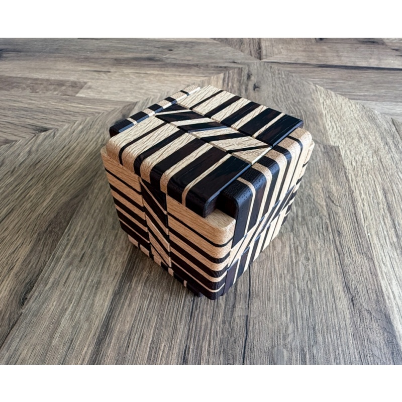 Bars Box III by Hideaki Kawashima