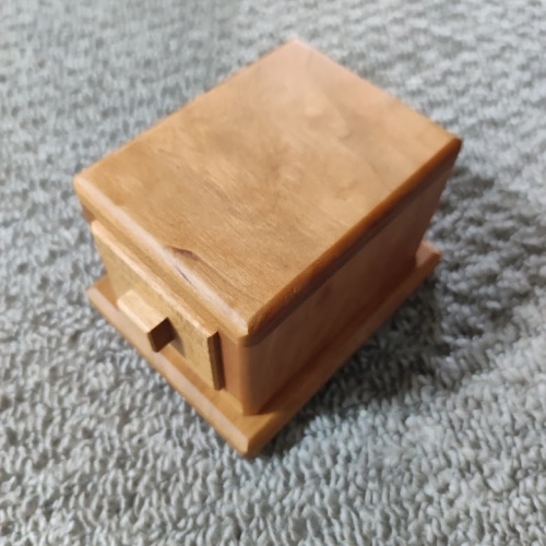 "Drawer with a lid" Karakuri Box Akio Kamei