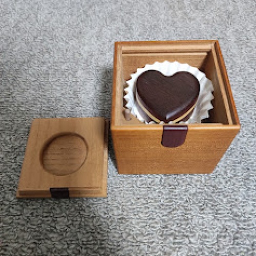 "Romantic Cake" Karakuri Box Tatsuo Miyamoto