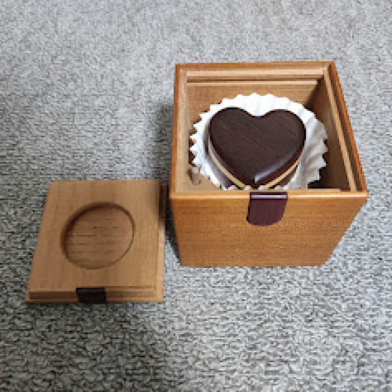 "Romantic Cake" Karakuri Box Tatsuo Miyamoto