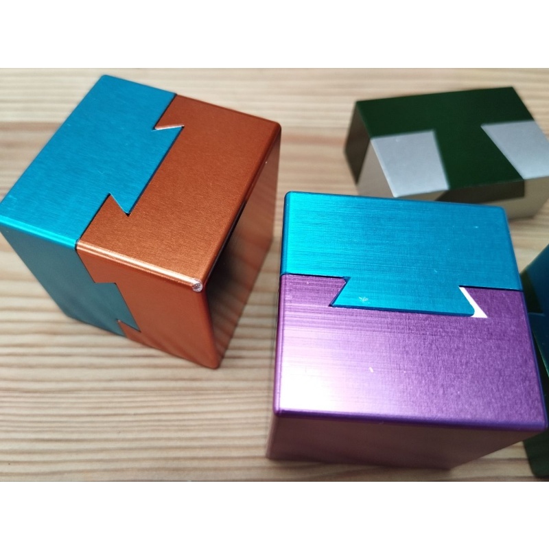 Dovetail Cubes and Dovetail T by Wil Strijbos