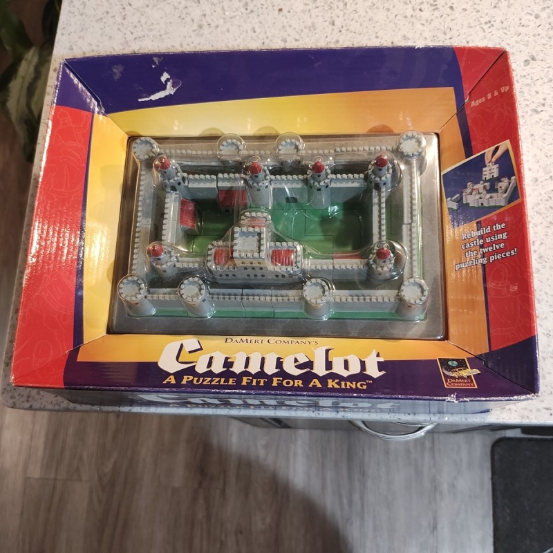 CAMELOT! Can you Build Your Own Castle?  Vintage 1999