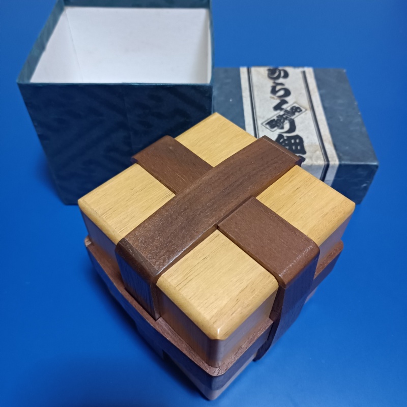 "Parcel Cube"(M-16) Karakuri Box Akio Kamei