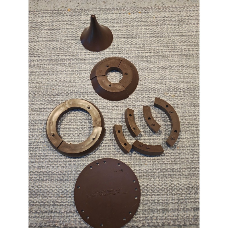 Hershey's KISS Puzzle Brain Teaser SYNERGISTICS RESEARCH CORP Chocolate Kisses