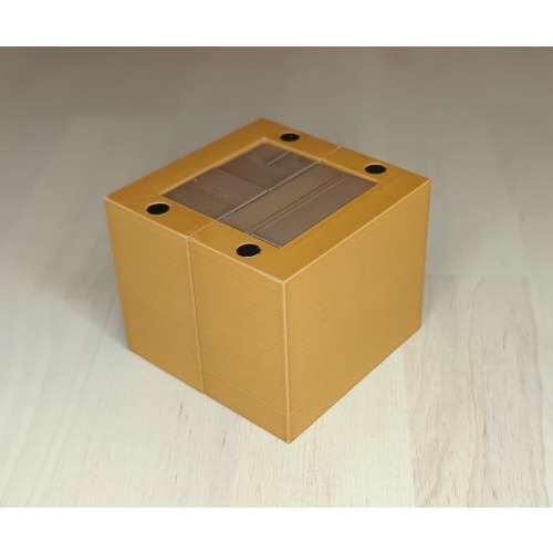 Broken Box, by Lucie Pauwels