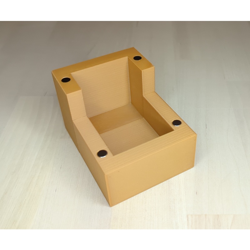 Broken Box, by Lucie Pauwels