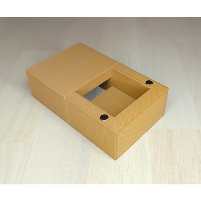 Broken Box, by Lucie Pauwels