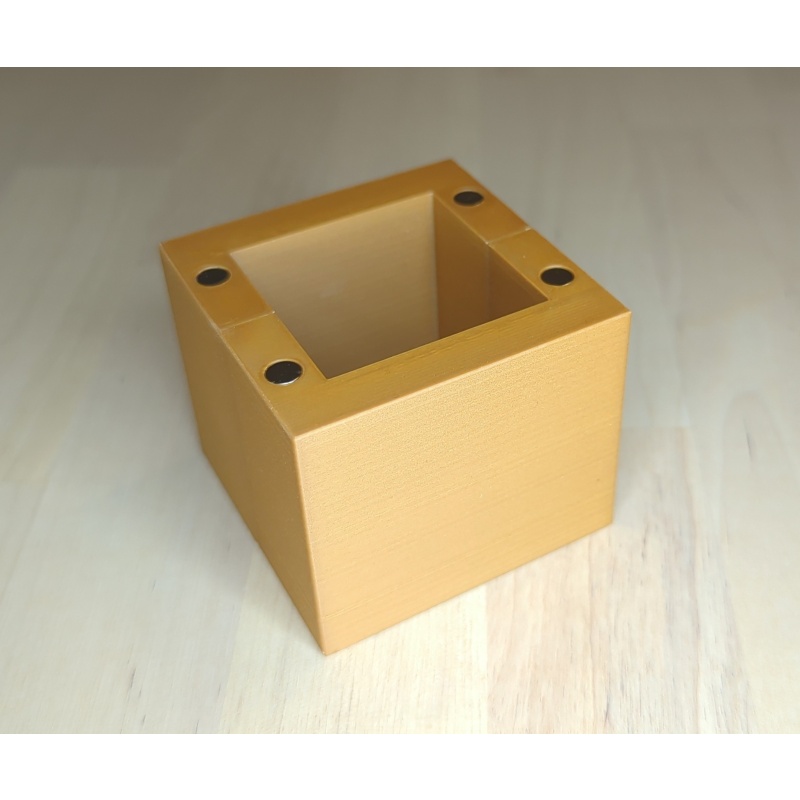 Broken Box, by Lucie Pauwels