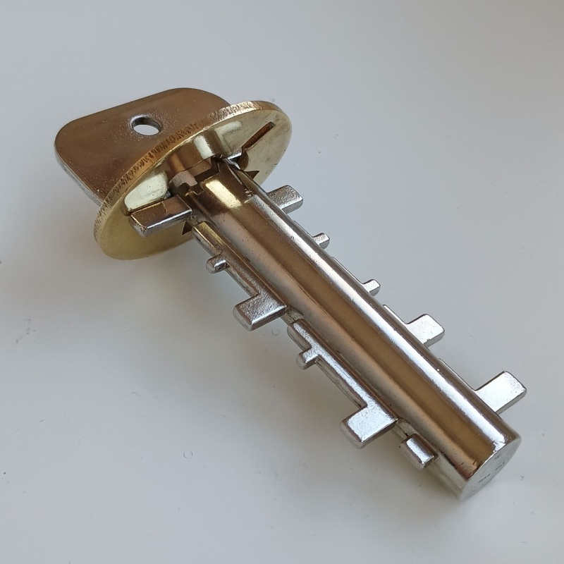 Oskar's Keymaze (metal version) by Oskar van Deventer