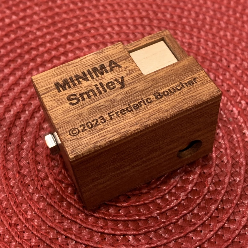 Minima Smiley - Boucher