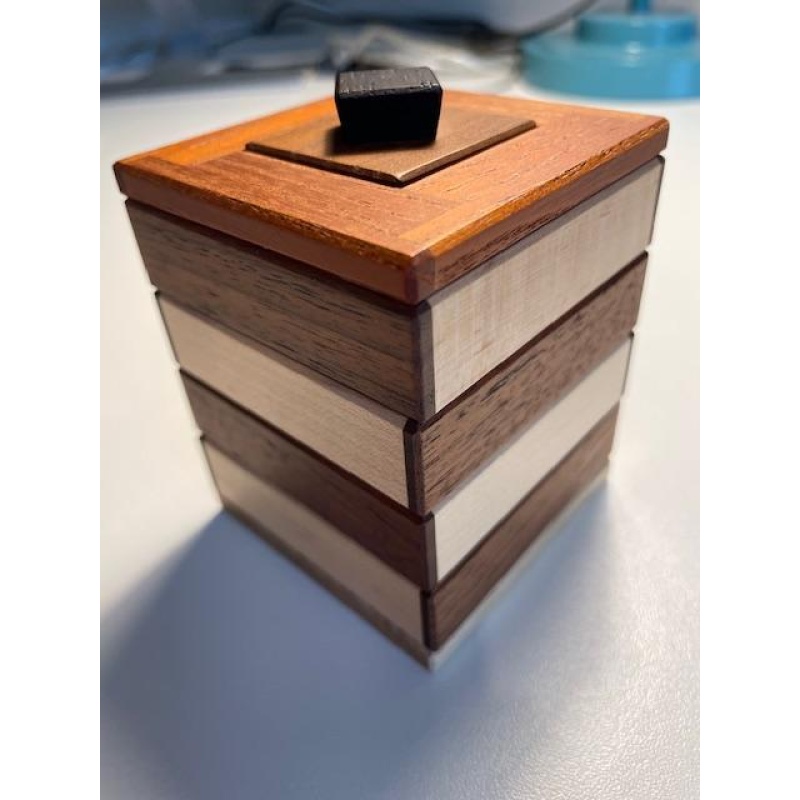 Karakuri - Fluctuation Box by Hiroshi Iwahara