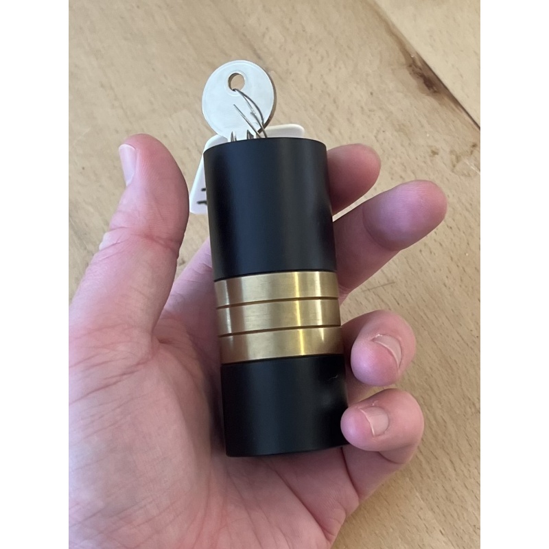 Who Dares Wins. Haleslock 6 meets Two Brass Monkeys