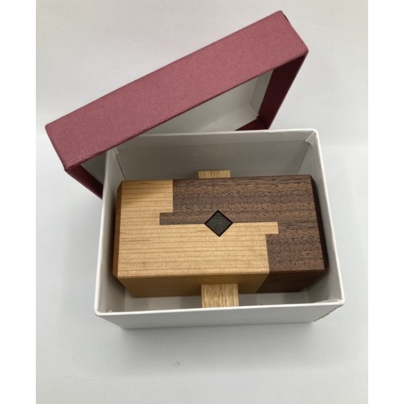 Joint 2, puzzle box by Hiroshi Iwahara (Karakuri)