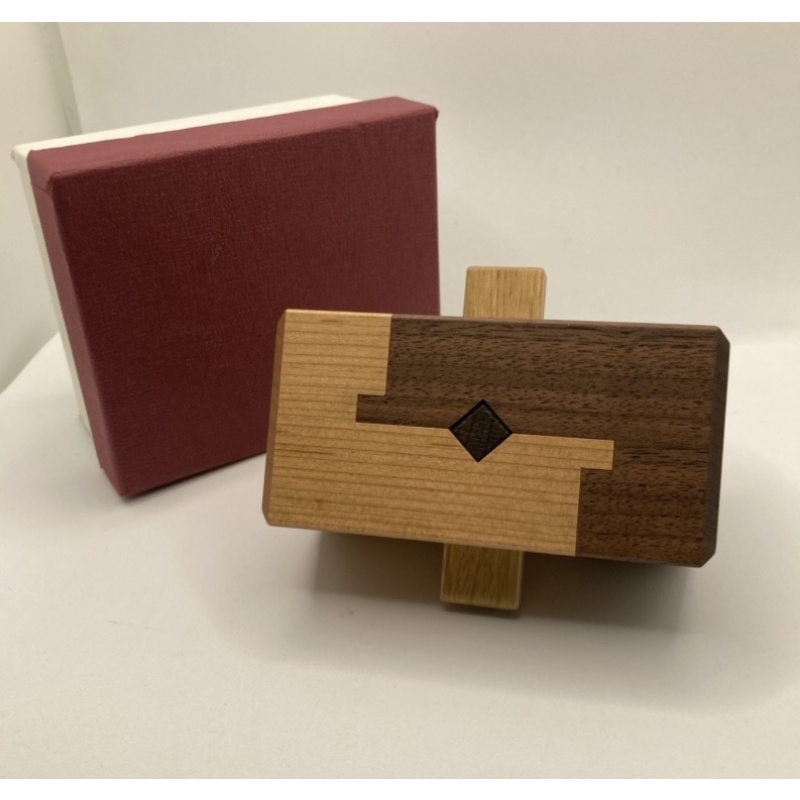Joint 2, puzzle box by Hiroshi Iwahara (Karakuri)