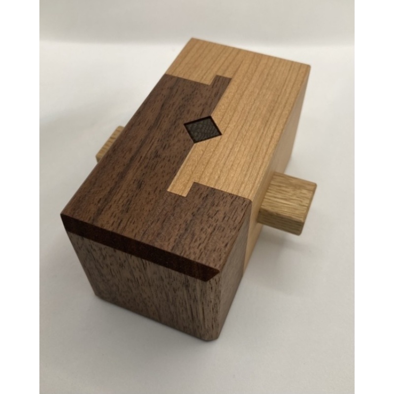 Joint 2, puzzle box by Hiroshi Iwahara (Karakuri)
