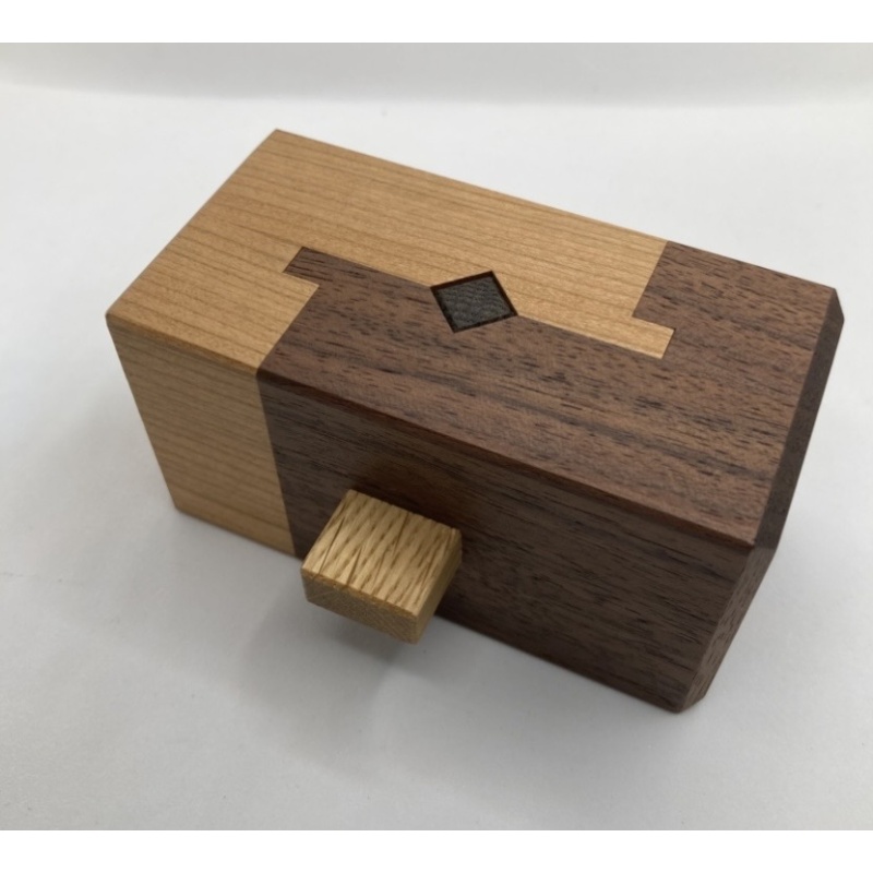 Joint 2, puzzle box by Hiroshi Iwahara (Karakuri)