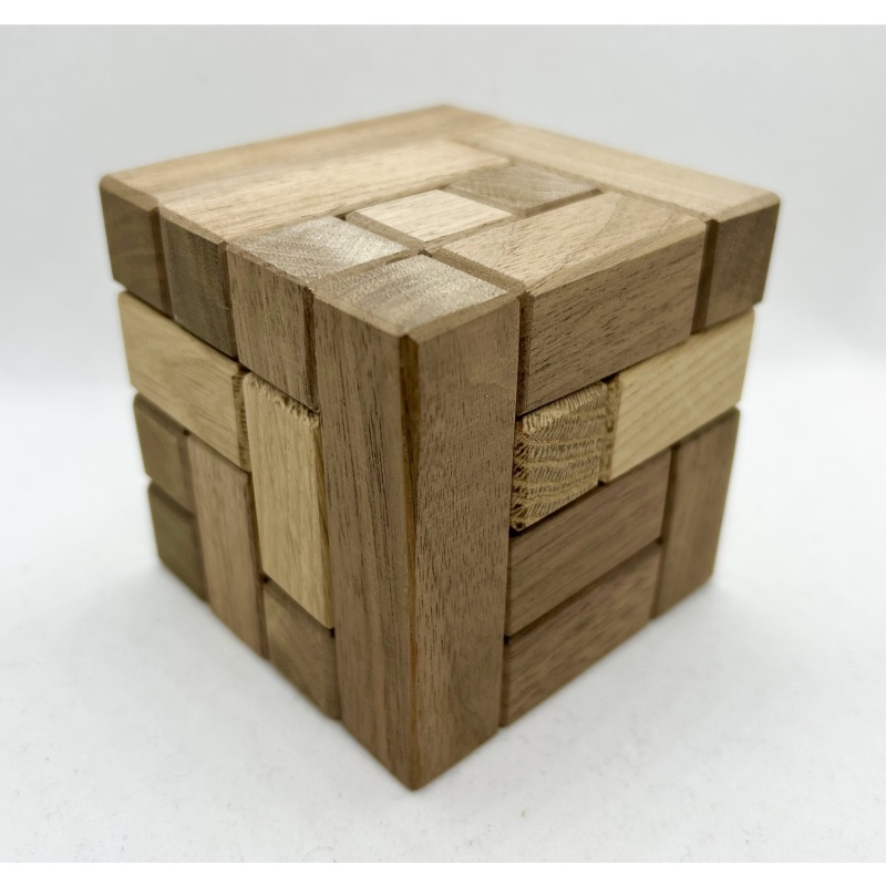 Threaded Cube - Tom Jolly / Bernard Schweitzer (Puzzlewood)