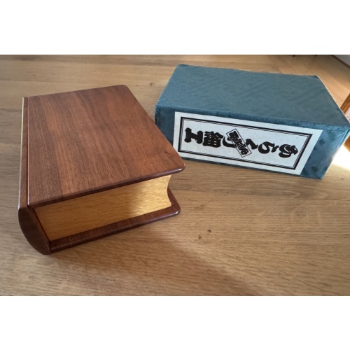 Akio Kamei book box - Karakuri