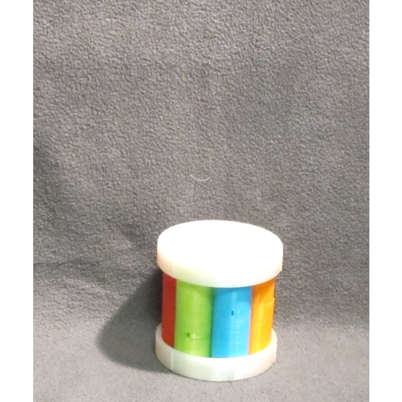 Sewing Box (Nähedose) by Diniar Namdarian