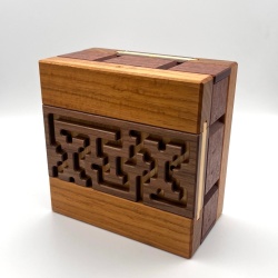 Dual Meanders Box by Junichi Yananose (Juno)