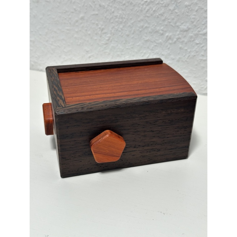 Boxed In - Dee Dixon / DEDwoodcrafts