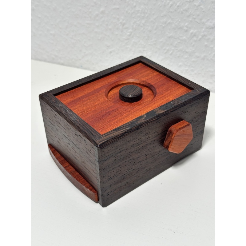 Boxed In - Dee Dixon / DEDwoodcrafts