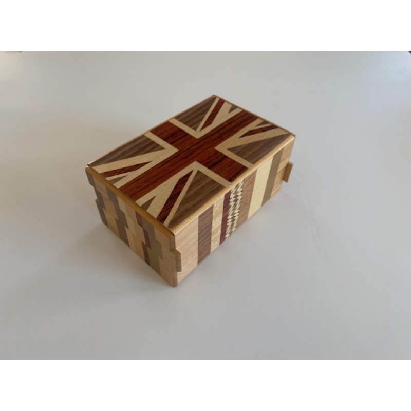 5 Sun 21 Step Union Jack Japanese Puzzle Box - RARE - STUCK!  SEE NOTES!