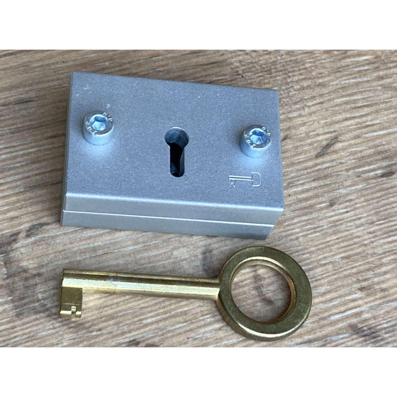 Schlussel by Roger D