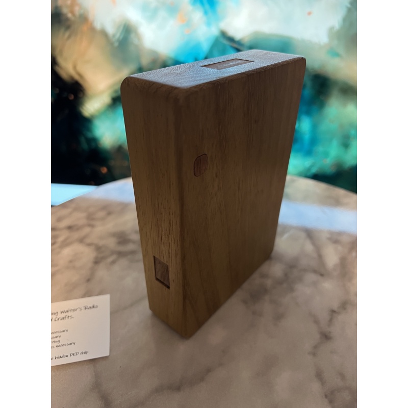 Walters Radio (by DEDwood Crafts/Dee Dixon)