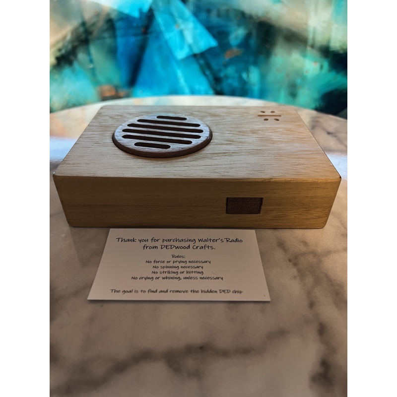 Walters Radio (by DEDwood Crafts/Dee Dixon)