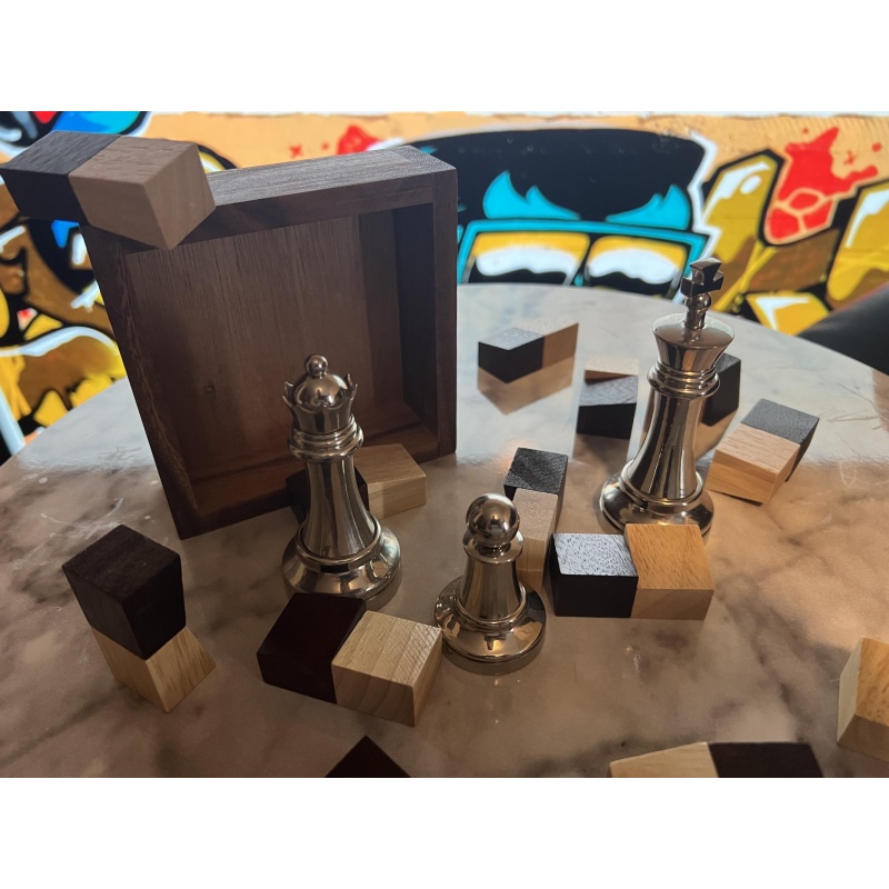 Lot (4): Devils Chessboard by Wil Strijbos + 3 Hanayama Chess Pieces