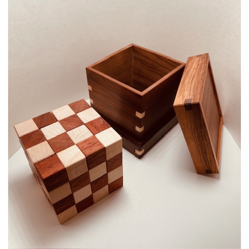 Chequered Binary Cube by Kevin Holmes/Jacques Haubrich