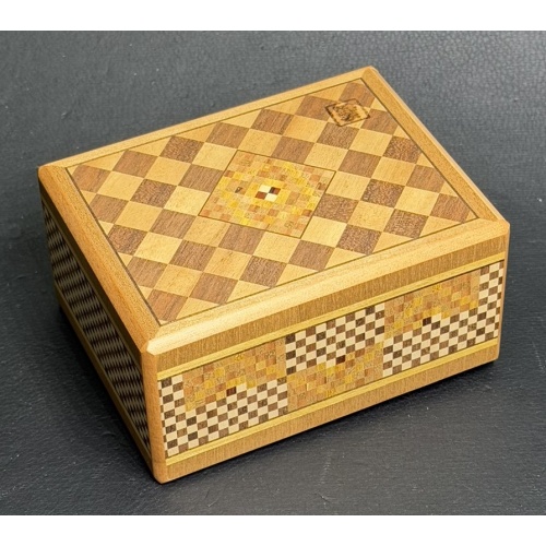 Irregular open 4 times secret box by Ninomiya (Karakuri Christmas Gift 2010)