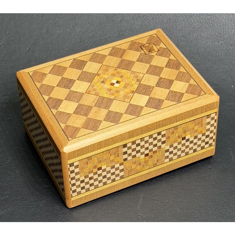 Irregular open 4 times secret box by Ninomiya (Karakuri Christmas Gift 2010)