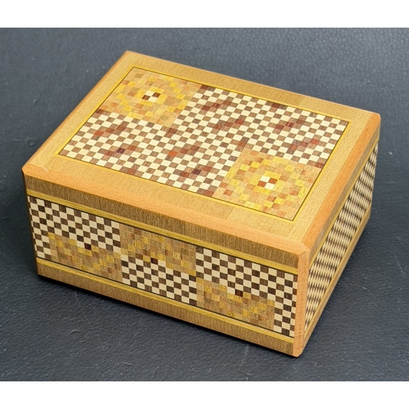 Irregular open 4 times secret box by Ninomiya (Karakuri Christmas Gift 2010)