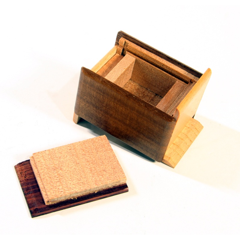 traditional Japanese box: 14-step 1.5 sun (maker & date unknown)
