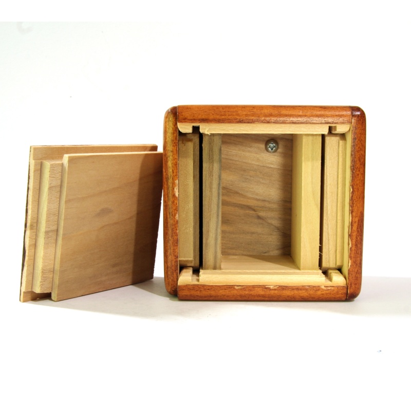 Makishi - 13-move Challenge Box (large interior) (>2011)
