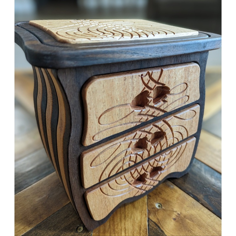 Jewelry box with hidden compartment