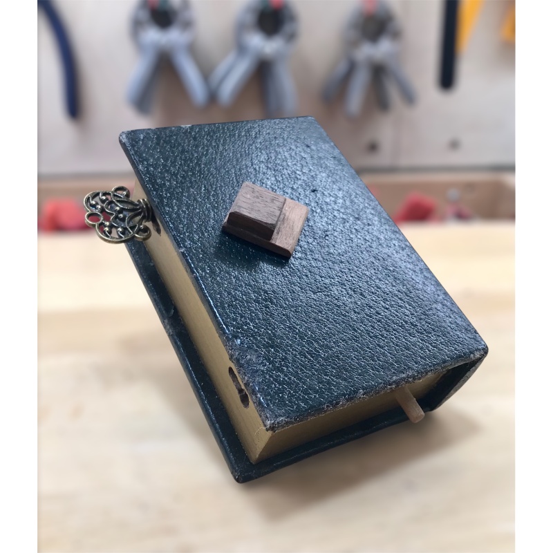 Bleak House - Kel Snake