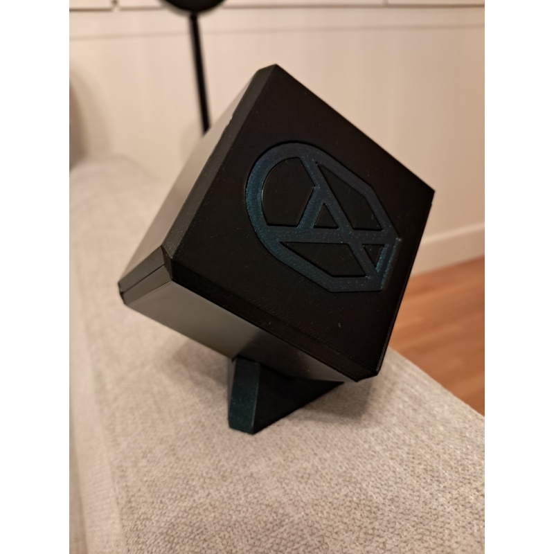 Gravity box by Mowens