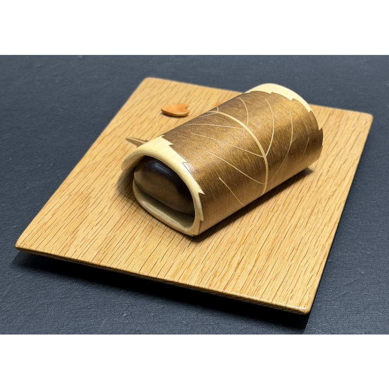 Sakura Mochi (Japanese Cake) by Akio Kamei (Karakuri)