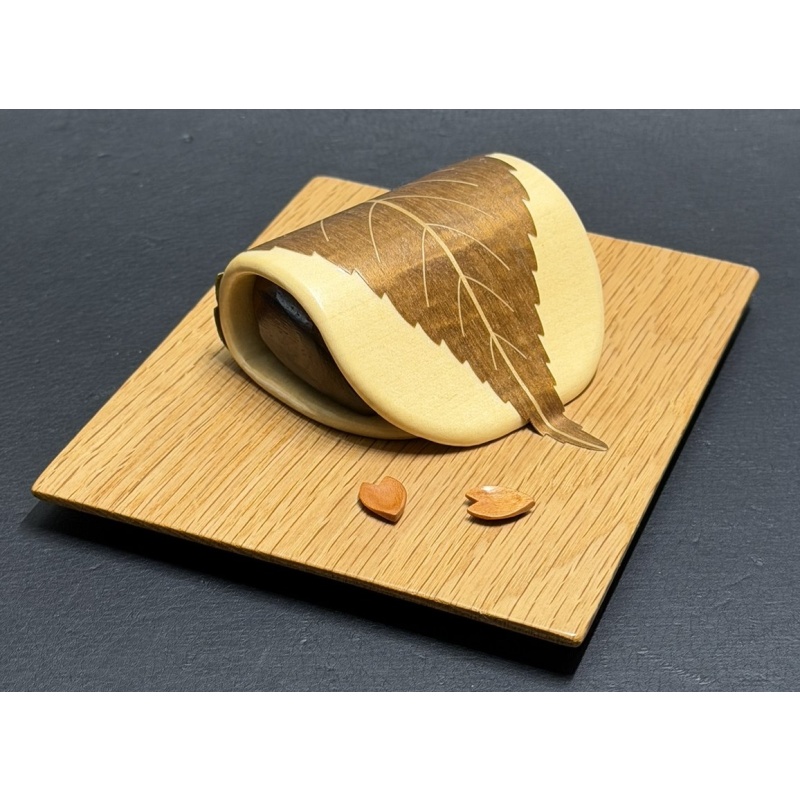 Sakura Mochi (Japanese Cake) by Akio Kamei (Karakuri)