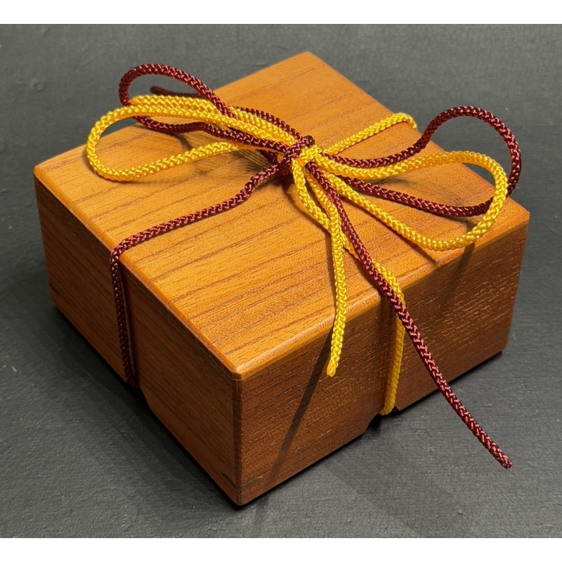 String Box 2012 by Fumio Tsuburai (Karakuri Christmas Gift 2012)